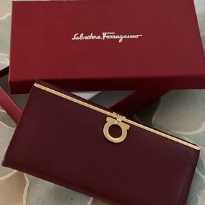 Ferrigamo wallet maroon color